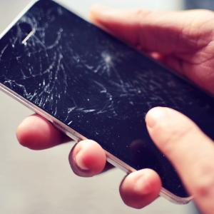 Как защитить экран смартфона от растрескивания