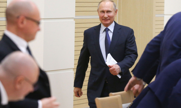 Путин подписал закон о пересчете зарплат бюджетников