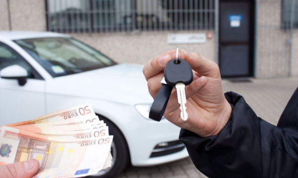 Продал авто, а пришли штрафы за нового владельца. Что делать?