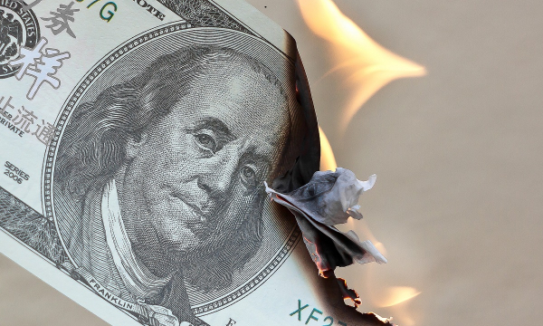 Россиян предупредили об опасности покупки долларов