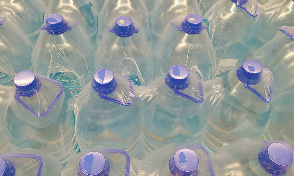 Диетолог рассказала об опасных последствиях запивания холодной водой пищи