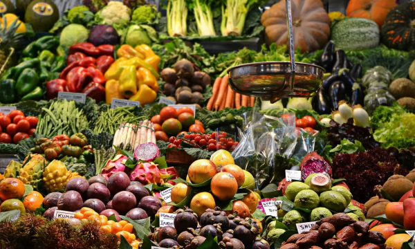 Нутрициолог предупредила об опасности несезонных фруктов и овощей